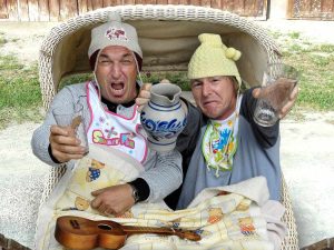 Bees denäwe Mundartduo beim 1. Karlbacher Treff der FWG