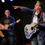 Bees denäwe Mundartduo beim 1. Karlbacher Treff der FWG